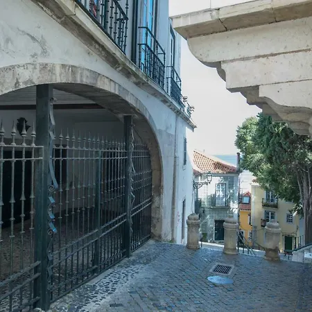 Portugal Here I - Alfama Lizbona